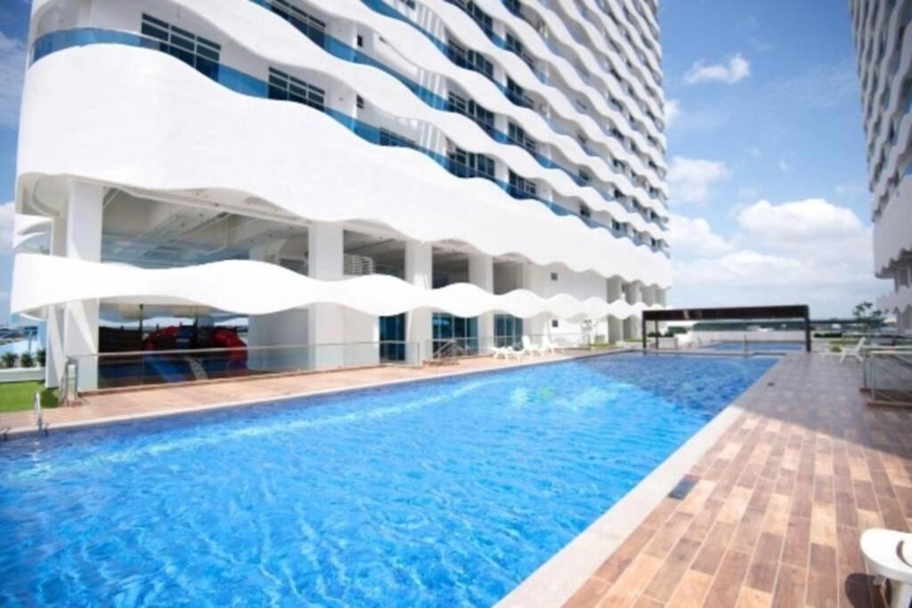 شقة The Wave - Kota Laksamana -- Pool View -- 6 Pax ملقا المظهر الخارجي الصورة