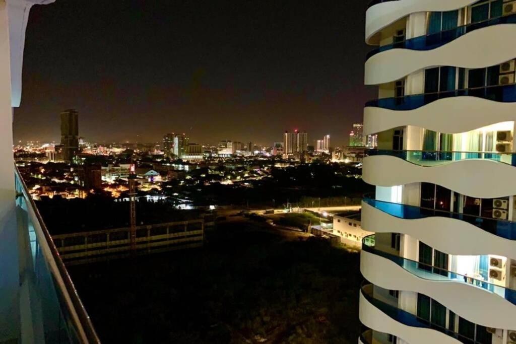 شقة The Wave - Kota Laksamana -- Pool View -- 6 Pax ملقا المظهر الخارجي الصورة